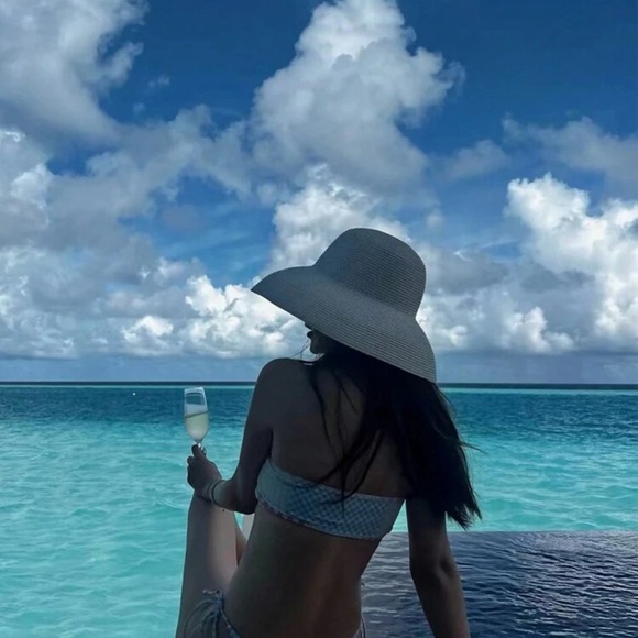 BREAKFAST IN TIFFANY STRAW HAT - Picture 12 of 13